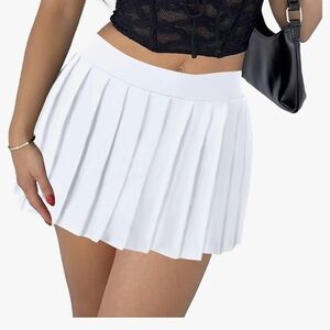 Stylish White Pleated Mini-Skirt size small